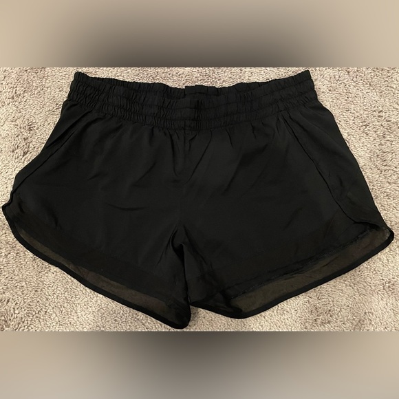 ATHLETA MESH RACER RUN MID RISE 4 SHORT - Picture 5 of 10